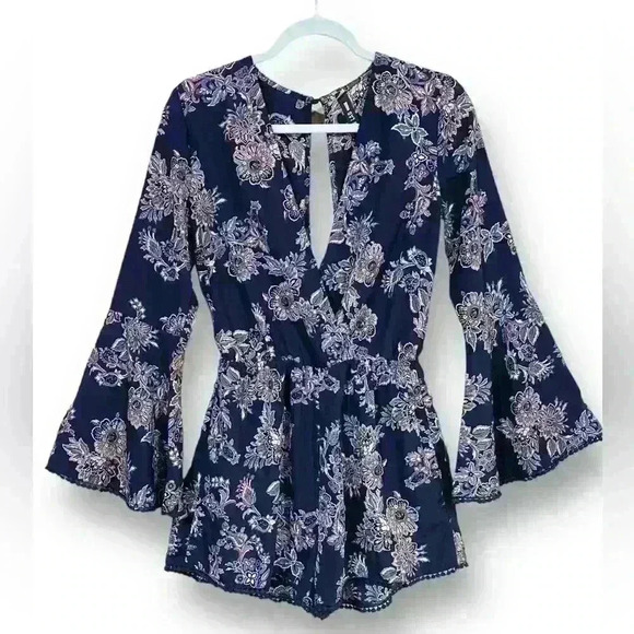 Design Lab Lord & Taylor Pants - Navy blue flower print jumpsuit one piece with back open Size Small NWOT